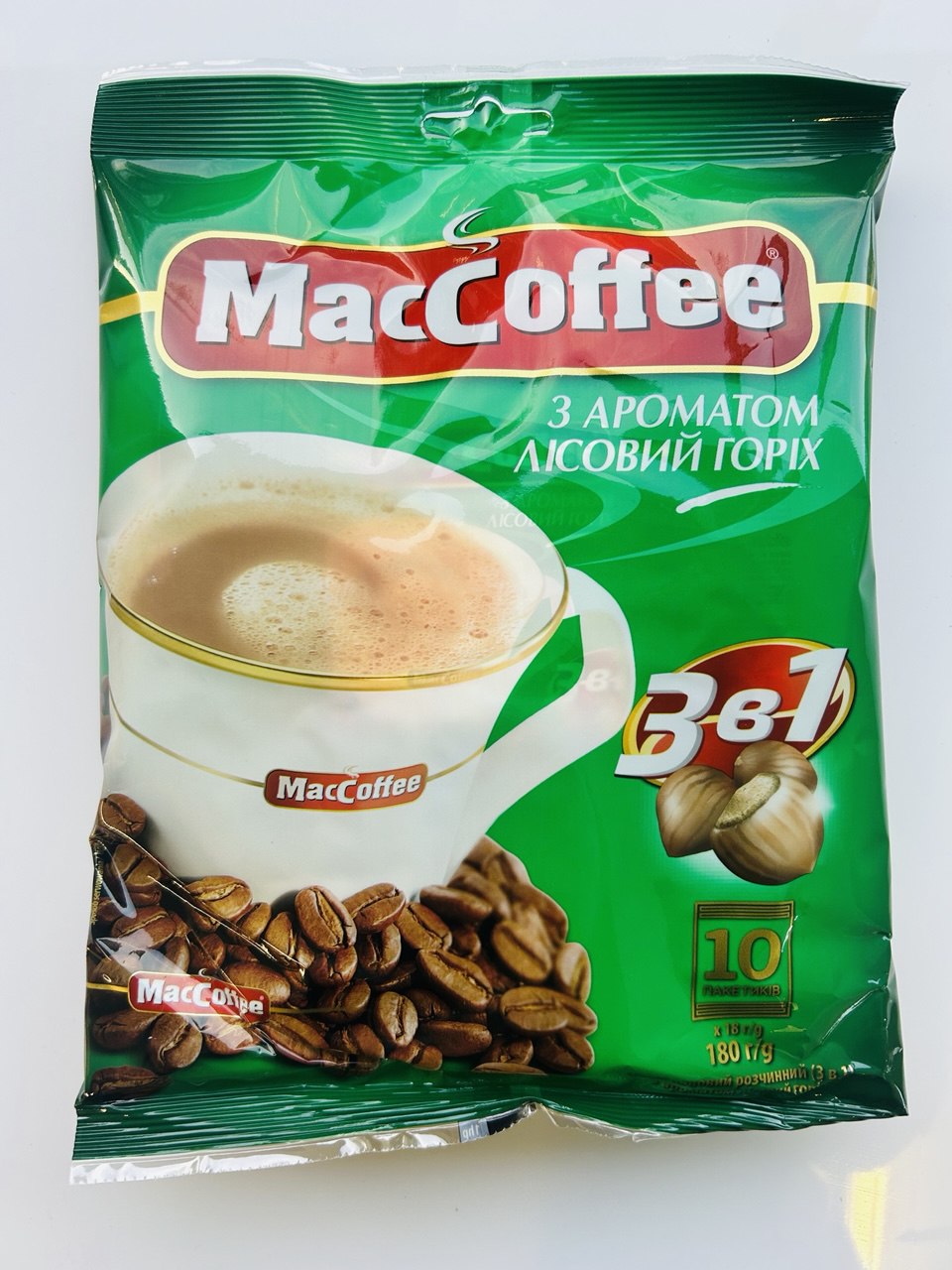 Розчинний кавовий напій Maccoffee зі смаком фундука - 10 шт., 10*18 г